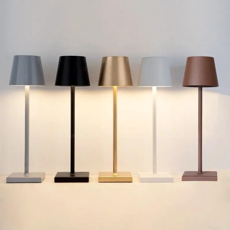 Lampe de chevet en aluminium au design italien • Ma Lampe de Chevet Lampe de chevet en aluminium au design italien • Ma Lampe de Chevet
